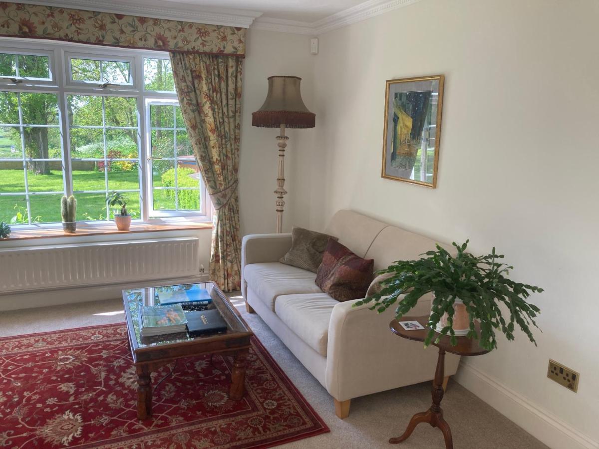 Exclusive 2 Bedroom Apartment With Summer House And Hot Tub Daventry Exteriér fotografie