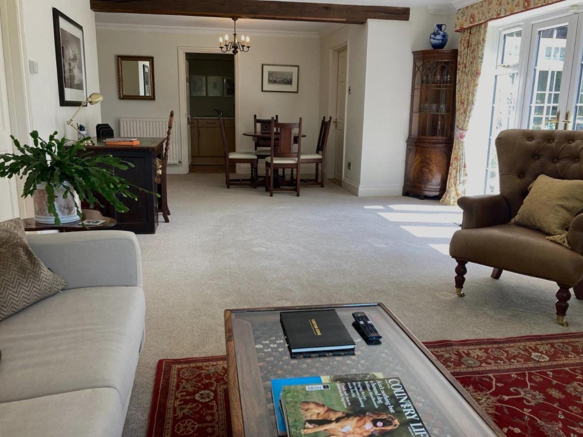 Exclusive 2 Bedroom Apartment With Summer House And Hot Tub Daventry Exteriér fotografie