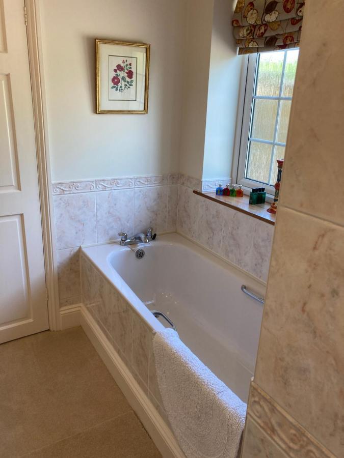 Exclusive 2 Bedroom Apartment With Summer House And Hot Tub Daventry Exteriér fotografie