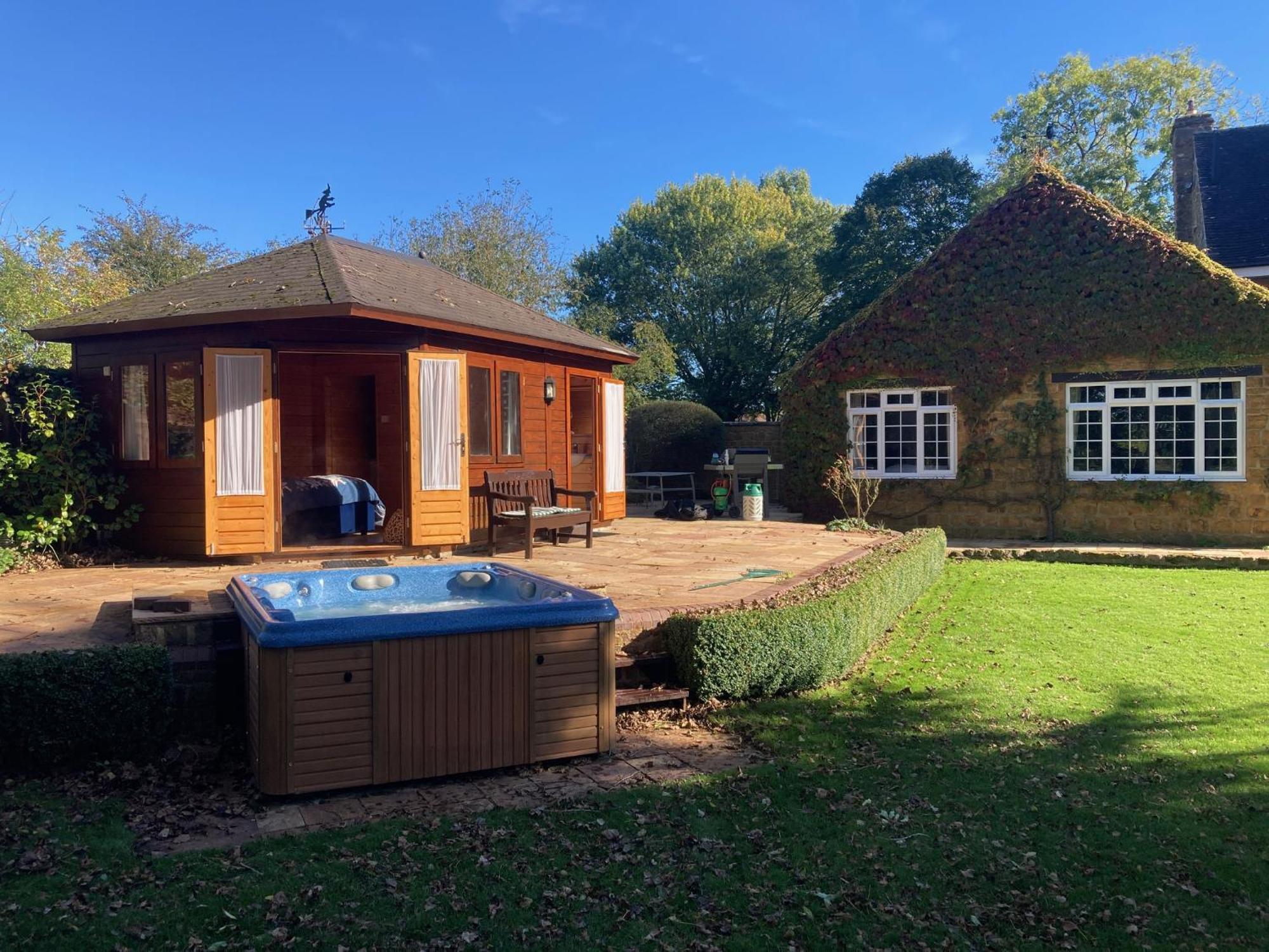 Exclusive 2 Bedroom Apartment With Summer House And Hot Tub Daventry Exteriér fotografie